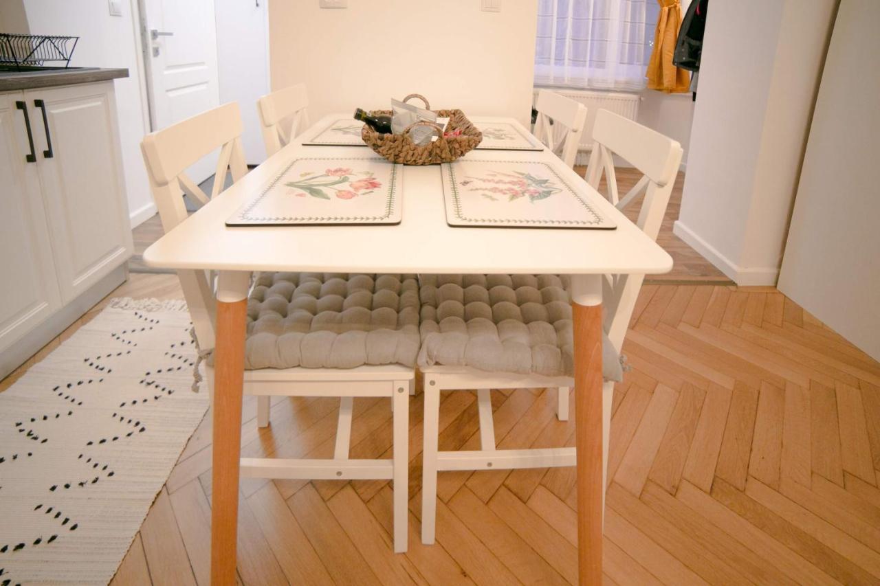 Jasmine Serenity Apartment - Central, Behind Black Church Brasov Luaran gambar