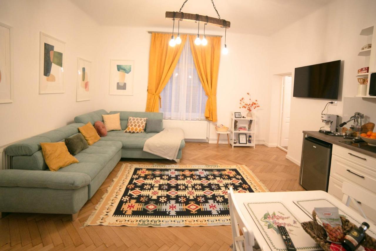 Jasmine Serenity Apartment - Central, Behind Black Church Brasov Luaran gambar