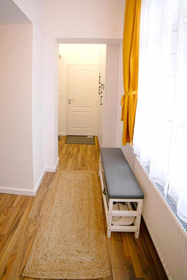 Jasmine Serenity Apartment - Central, Behind Black Church Brasov Luaran gambar