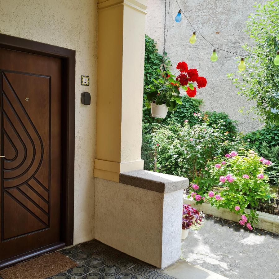 Jasmine Serenity Apartment - Central, Behind Black Church Brasov Luaran gambar
