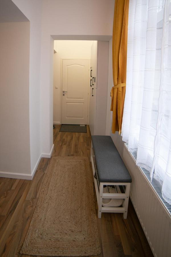 Jasmine Serenity Apartment - Central, Behind Black Church Brasov Luaran gambar
